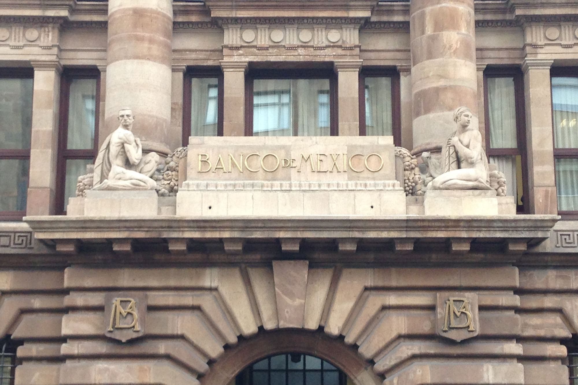 The façade of the Banco de México building, with its stone sculptures